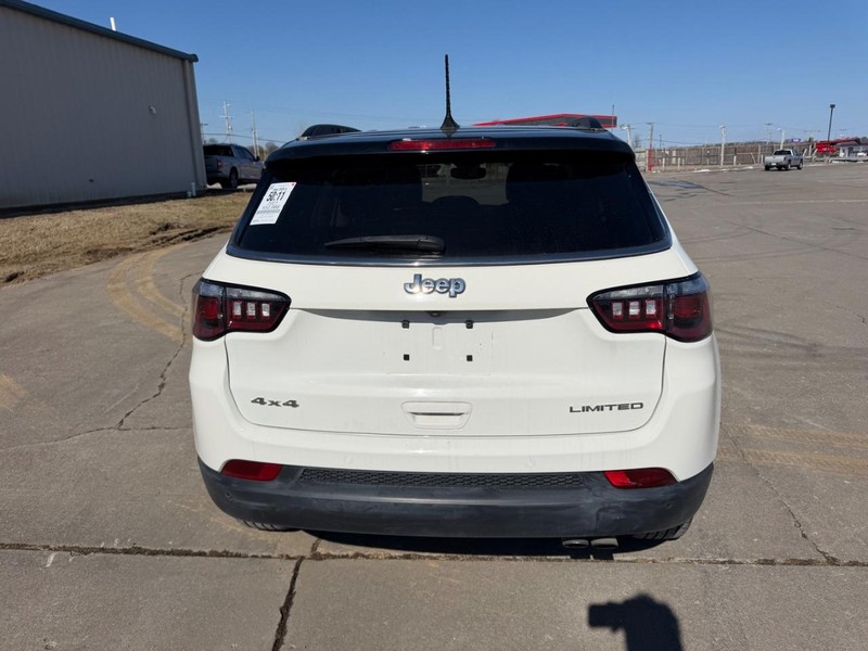 Jeep Compass Vehicle Full-screen Gallery Image 4