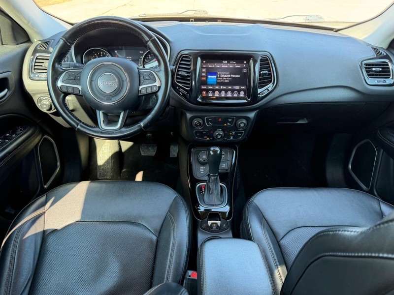 Jeep Compass Vehicle Full-screen Gallery Image 8