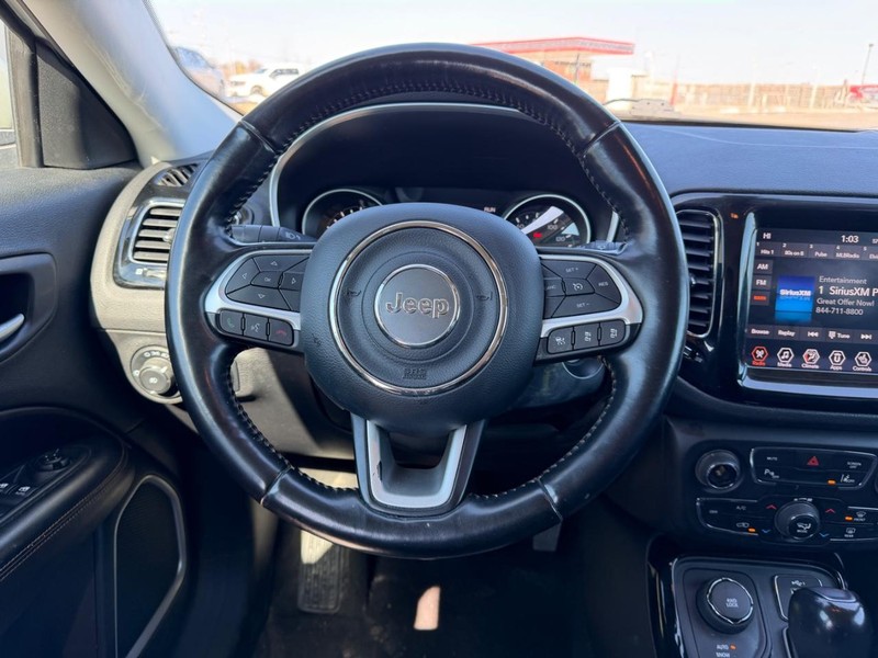 Jeep Compass Vehicle Full-screen Gallery Image 9