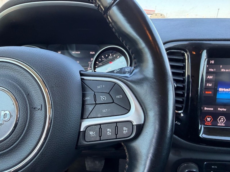 Jeep Compass Vehicle Full-screen Gallery Image 11