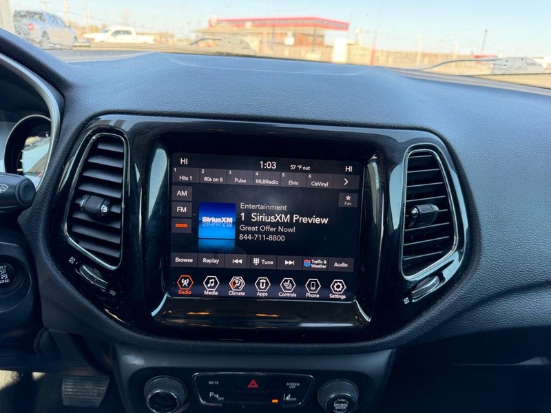 Jeep Compass Vehicle Full-screen Gallery Image 12