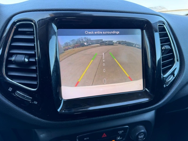 Jeep Compass Vehicle Full-screen Gallery Image 19