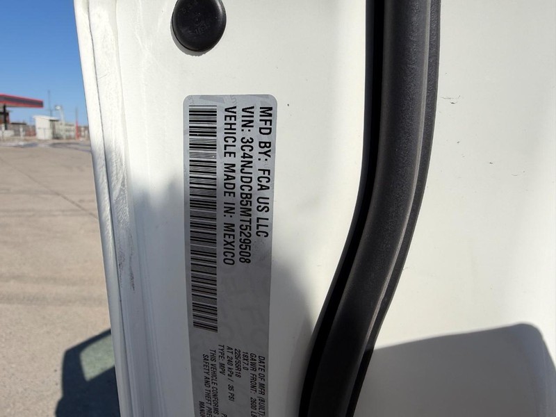 Jeep Compass Vehicle Full-screen Gallery Image 20