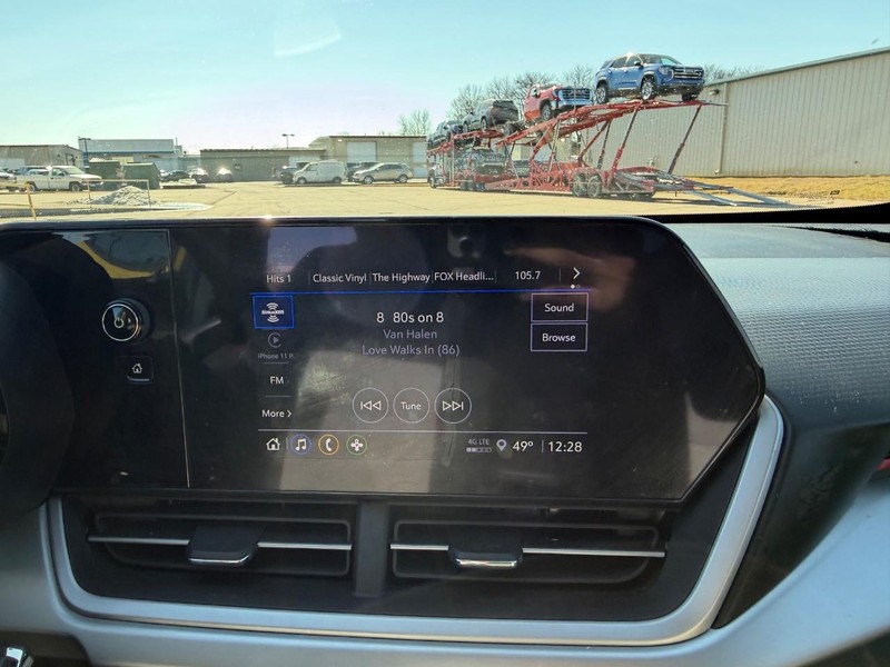 Chevrolet Trax Vehicle Full-screen Gallery Image 12