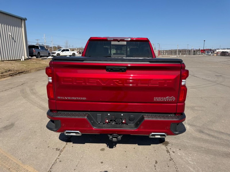 Chevrolet Silverado 1500 Vehicle Full-screen Gallery Image 4
