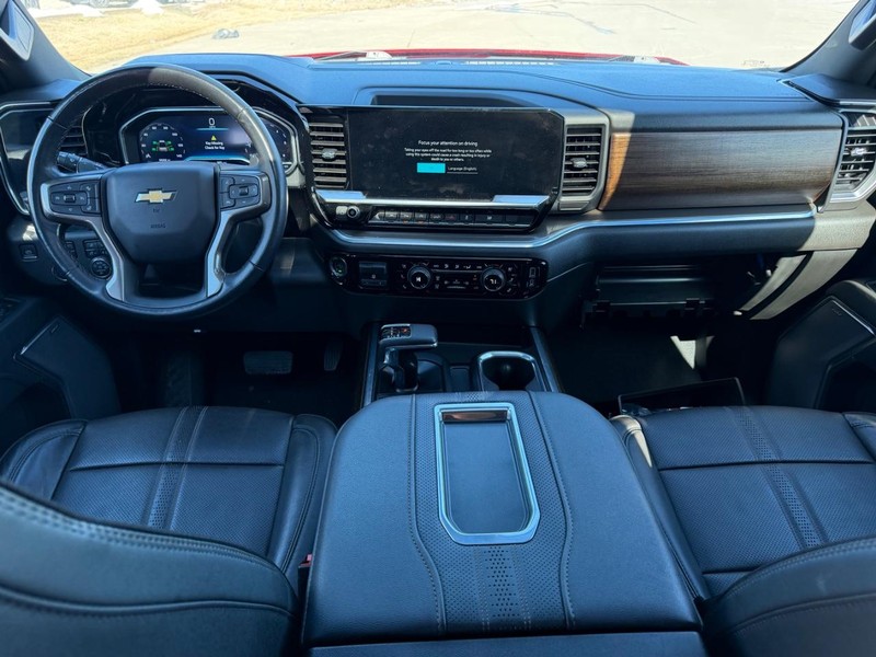 Chevrolet Silverado 1500 Vehicle Full-screen Gallery Image 9