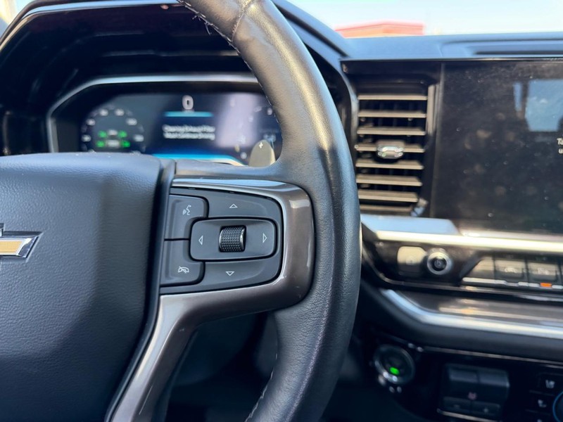 Chevrolet Silverado 1500 Vehicle Full-screen Gallery Image 12