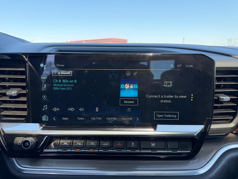 Chevrolet Silverado 1500 Vehicle Full-screen Gallery Image 13