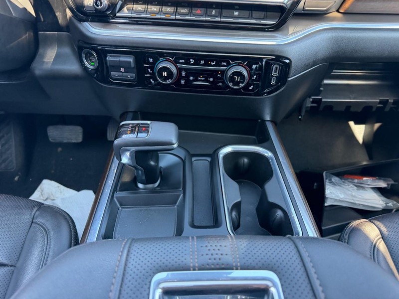 Chevrolet Silverado 1500 Vehicle Full-screen Gallery Image 15