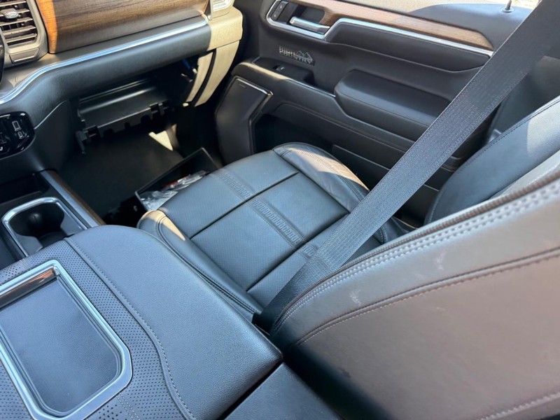 Chevrolet Silverado 1500 Vehicle Full-screen Gallery Image 16