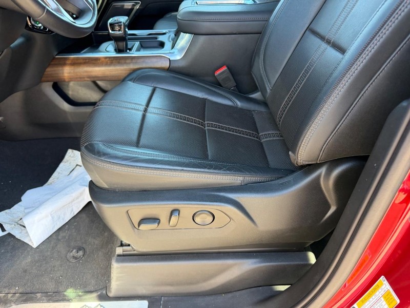 Chevrolet Silverado 1500 Vehicle Full-screen Gallery Image 19