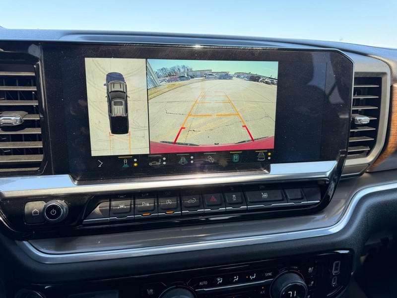 Chevrolet Silverado 1500 Vehicle Full-screen Gallery Image 21