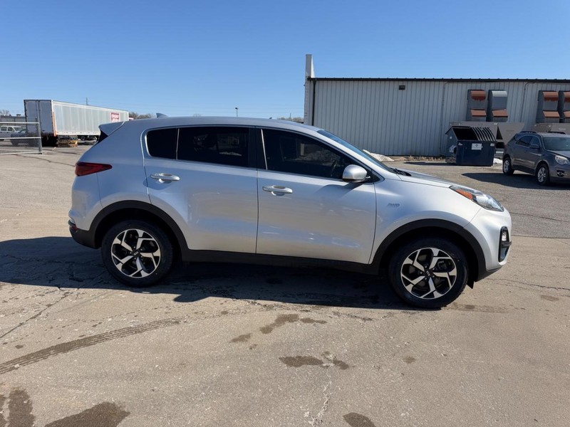 Kia Sportage Vehicle Full-screen Gallery Image 2