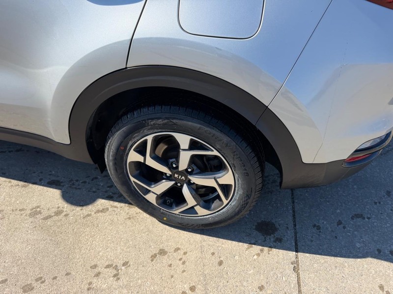 Kia Sportage Vehicle Full-screen Gallery Image 6