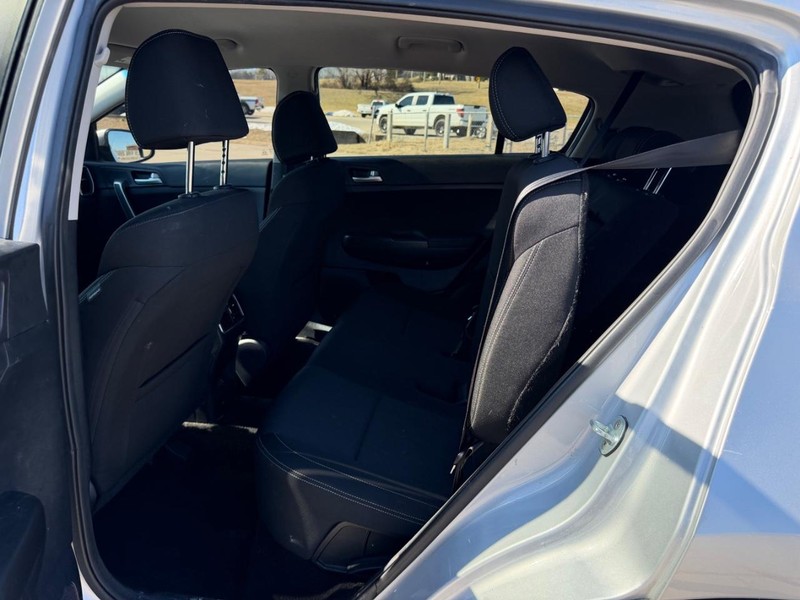 Kia Sportage Vehicle Full-screen Gallery Image 7