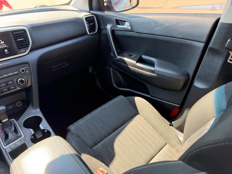 Kia Sportage Vehicle Full-screen Gallery Image 15