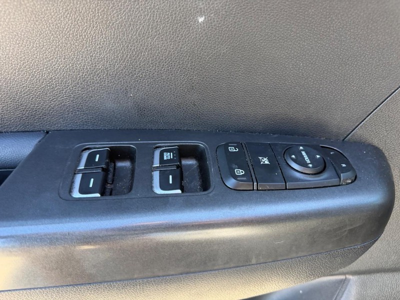 Kia Sportage Vehicle Full-screen Gallery Image 16