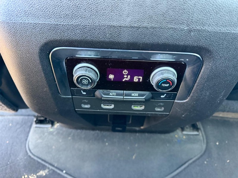 Chevrolet Tahoe Vehicle Full-screen Gallery Image 12