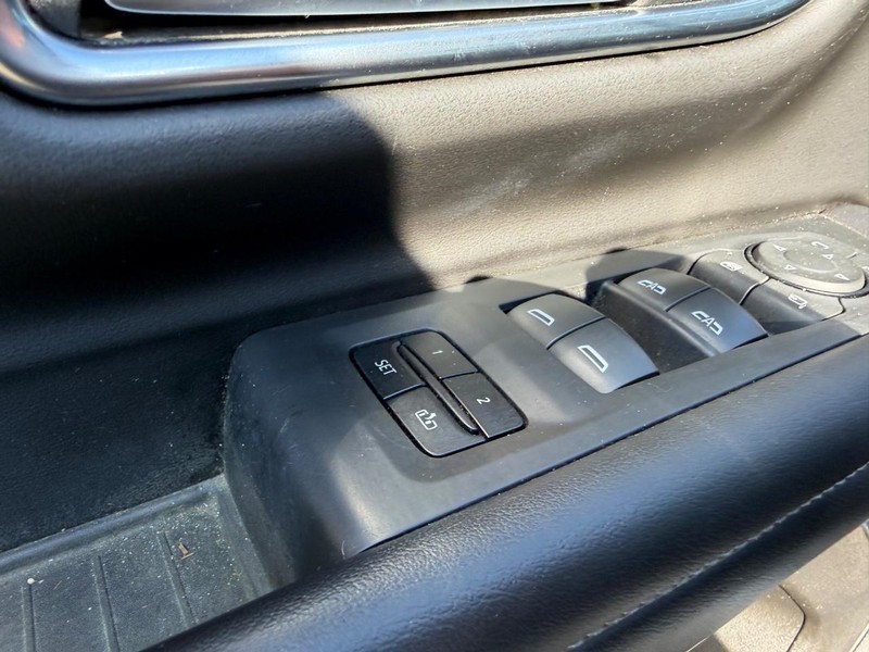 Chevrolet Tahoe Vehicle Full-screen Gallery Image 22