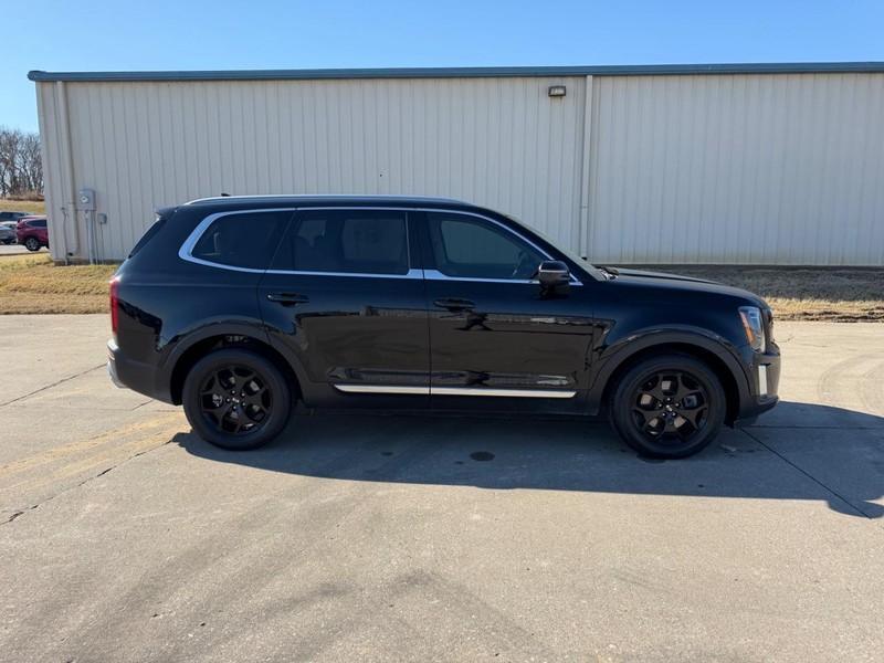 Kia Telluride Vehicle Full-screen Gallery Image 2