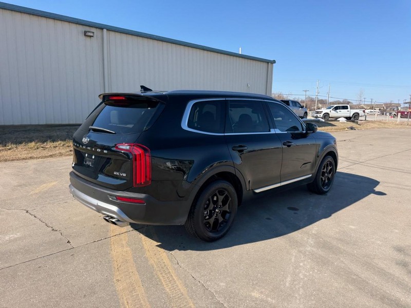 Kia Telluride Vehicle Full-screen Gallery Image 3