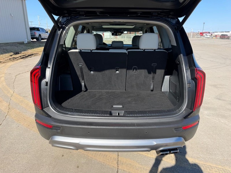Kia Telluride Vehicle Full-screen Gallery Image 5