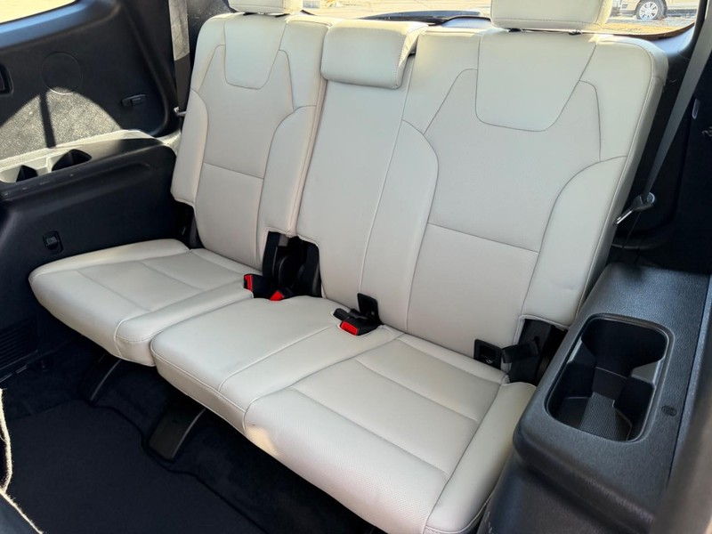 Kia Telluride Vehicle Full-screen Gallery Image 8