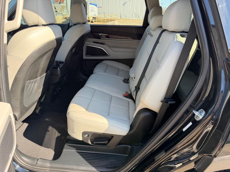 Kia Telluride Vehicle Full-screen Gallery Image 9