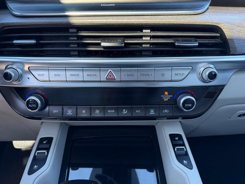 Kia Telluride Vehicle Full-screen Gallery Image 17