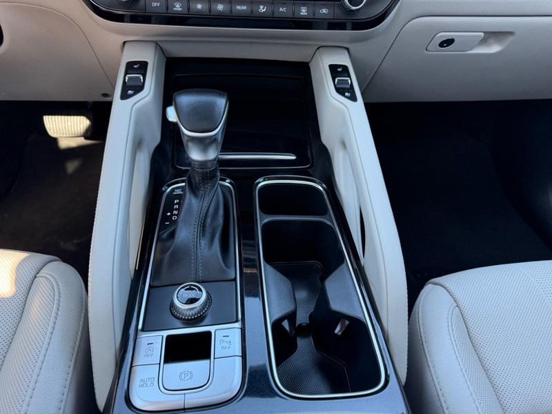 Kia Telluride Vehicle Full-screen Gallery Image 19