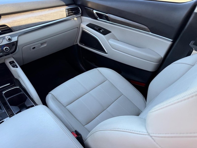 Kia Telluride Vehicle Full-screen Gallery Image 20