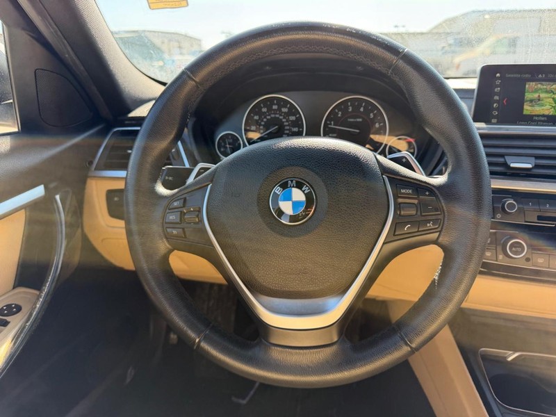 BMW 3 Series Vehicle Full-screen Gallery Image 10