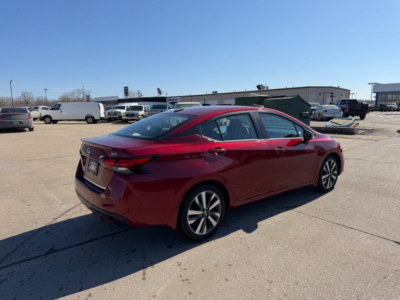 Nissan Versa Vehicle Full-screen Gallery Image 3