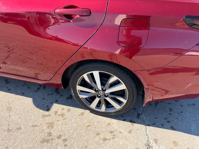 Nissan Versa Vehicle Full-screen Gallery Image 6