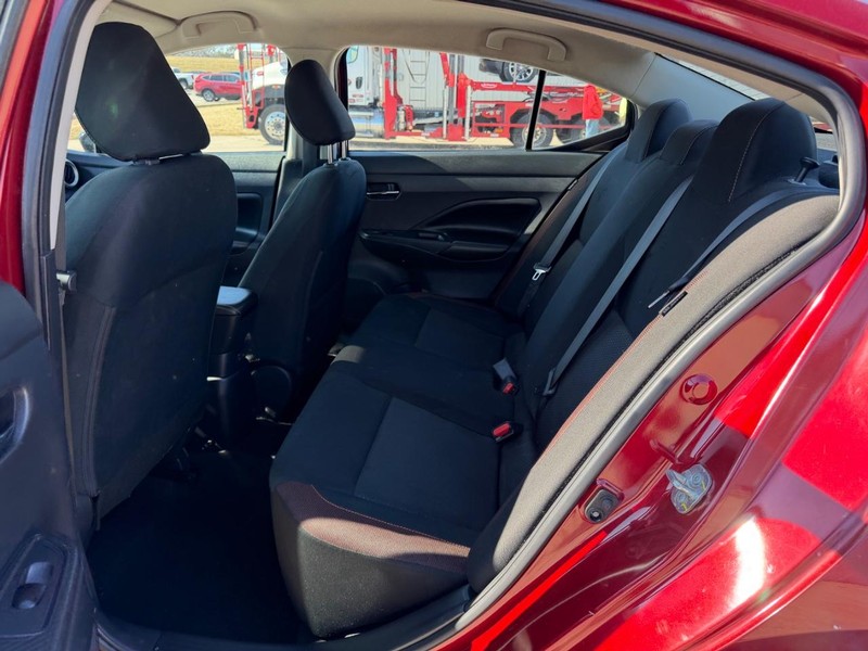 Nissan Versa Vehicle Full-screen Gallery Image 7