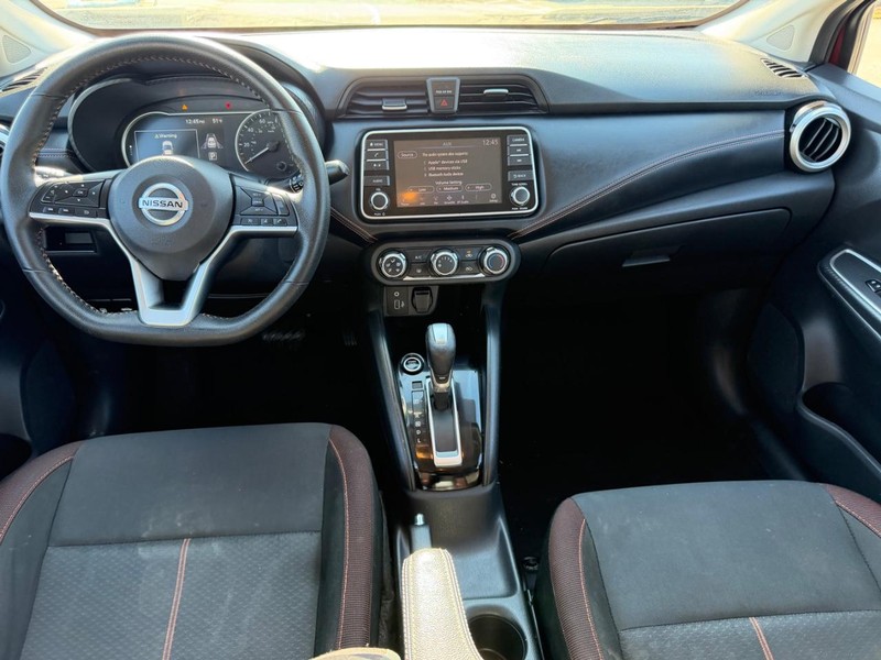 Nissan Versa Vehicle Full-screen Gallery Image 8