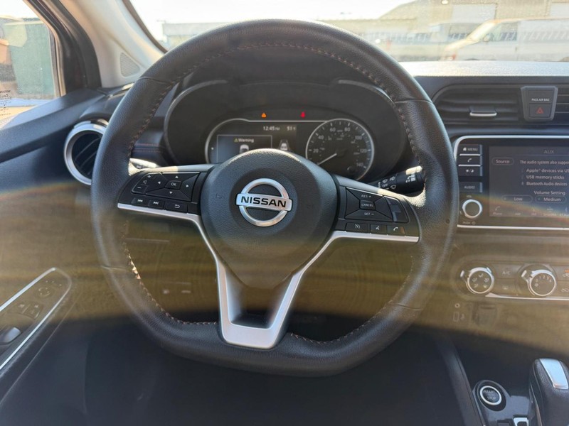 Nissan Versa Vehicle Full-screen Gallery Image 9