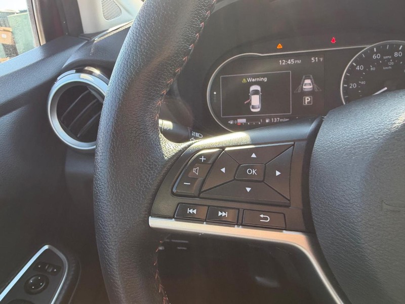 Nissan Versa Vehicle Full-screen Gallery Image 10