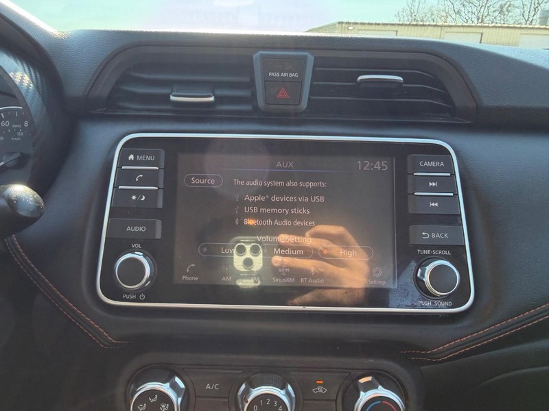 Nissan Versa Vehicle Full-screen Gallery Image 12