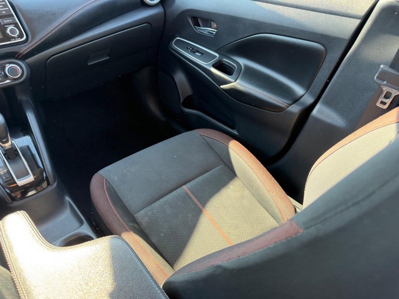 Nissan Versa Vehicle Full-screen Gallery Image 15