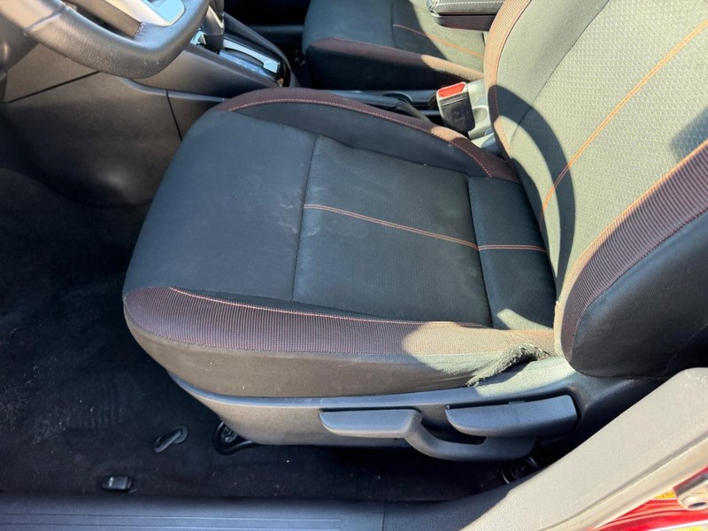 Nissan Versa Vehicle Full-screen Gallery Image 17