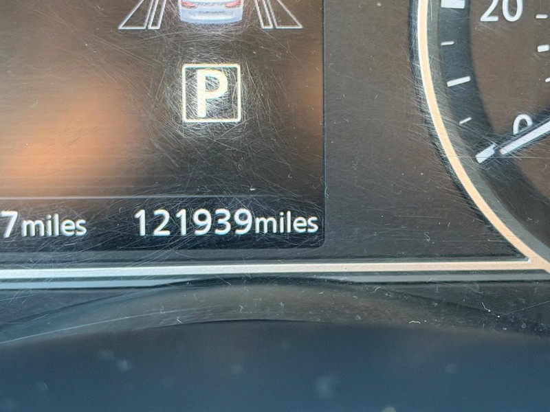 Nissan Versa Vehicle Full-screen Gallery Image 18