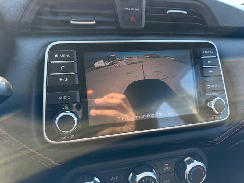 Nissan Versa Vehicle Full-screen Gallery Image 19