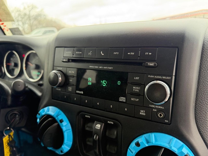 Jeep Wrangler Unlimited Vehicle Full-screen Gallery Image 10