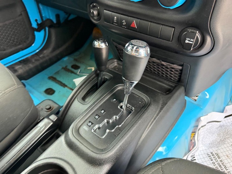 Jeep Wrangler Unlimited Vehicle Full-screen Gallery Image 12