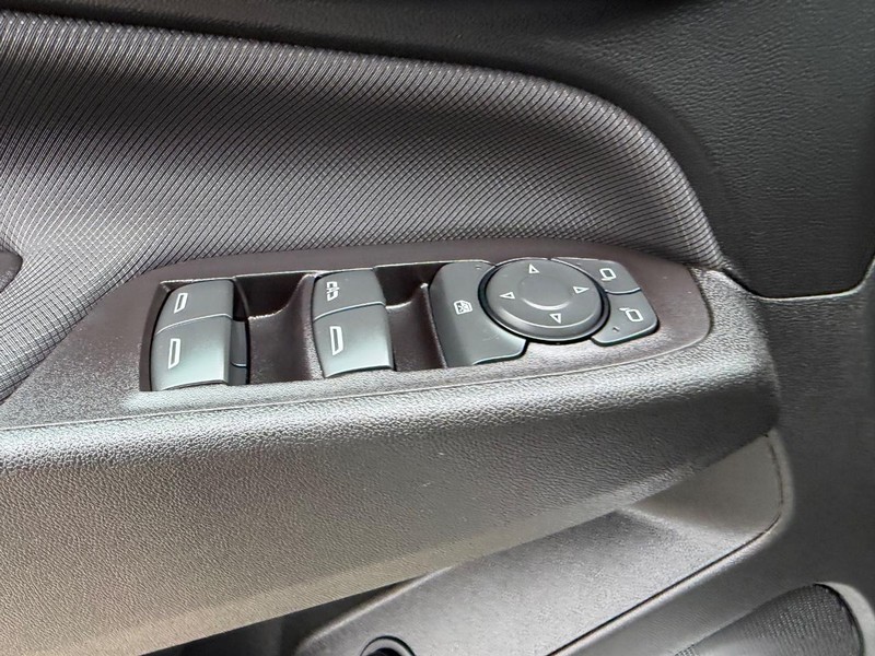 Chevrolet Equinox Vehicle Full-screen Gallery Image 18