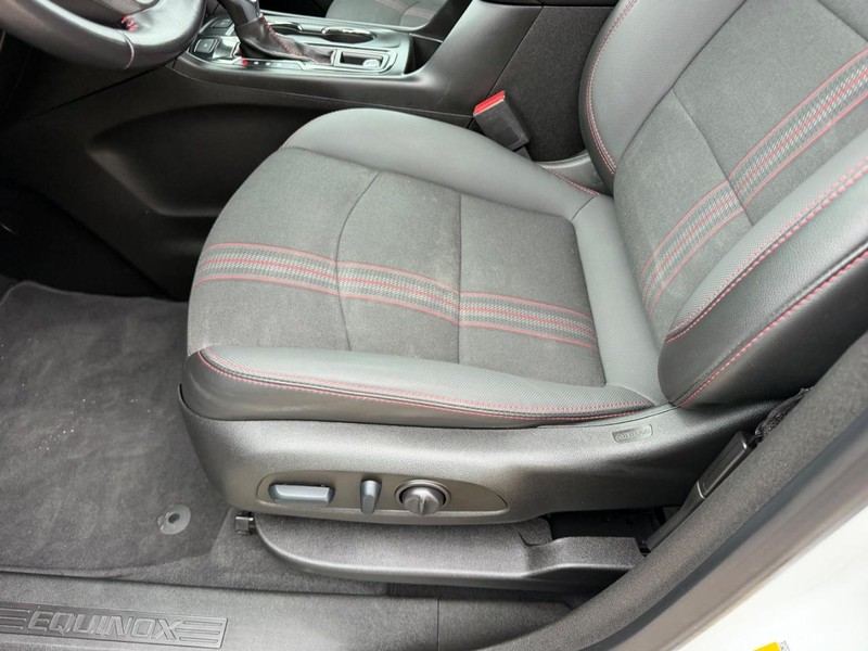 Chevrolet Equinox Vehicle Full-screen Gallery Image 19