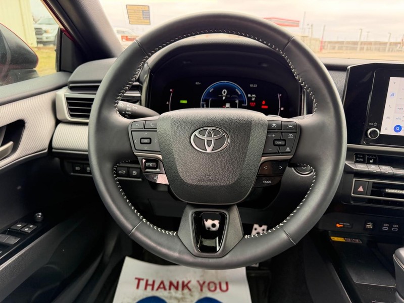 Toyota Camry Vehicle Full-screen Gallery Image 9