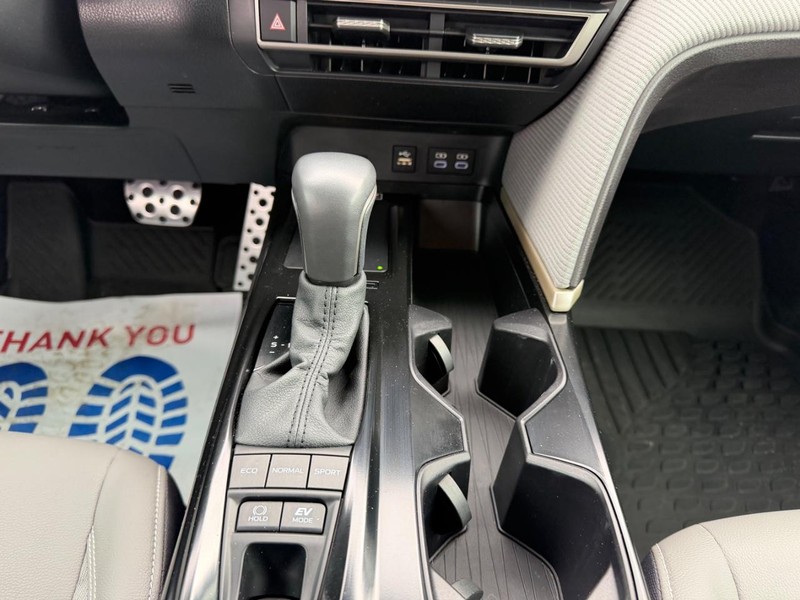 Toyota Camry Vehicle Full-screen Gallery Image 14