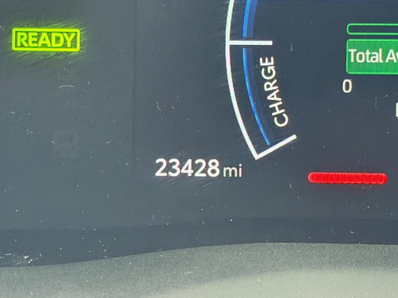 Toyota Camry Vehicle Full-screen Gallery Image 18